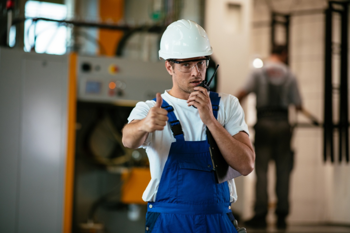 Equipo de Radio y Técnica brindando soluciones de radiocomunicación profesional en República Dominicana